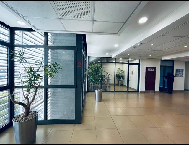 180M² OFFICE TO LET IN FOURWAYS